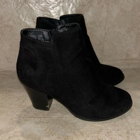 Rue 21 Black Faux Suede Side Zipped Ankle Heeled Punk Rock Booties Size 6 - Picture 2 of 8